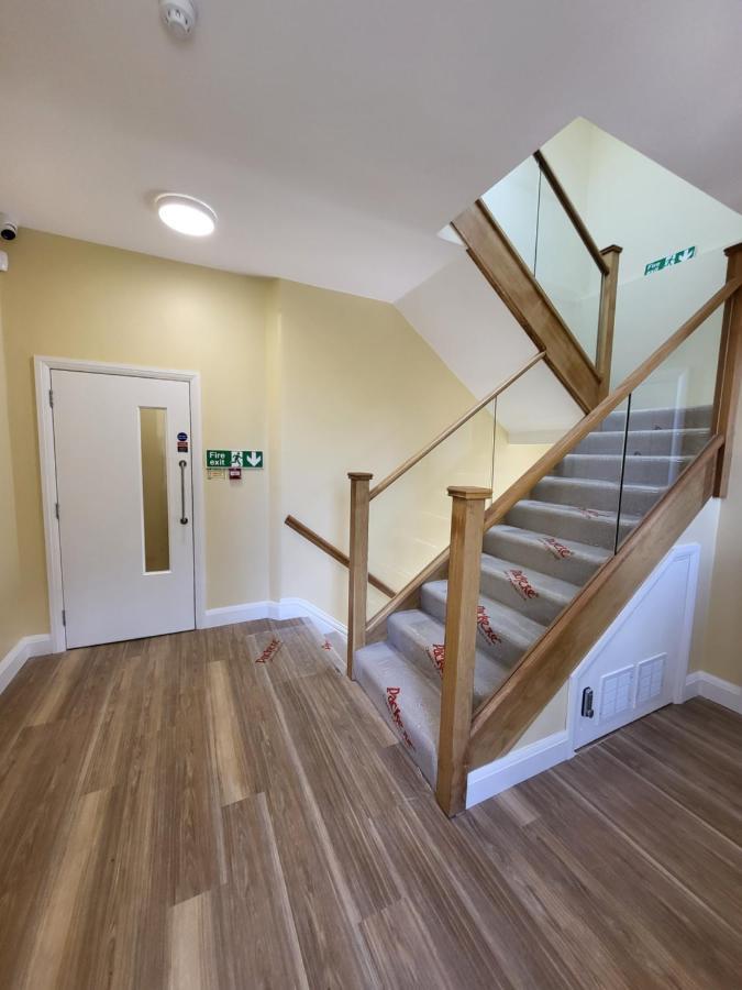 Sands House - Luxury Modern Studios With Secure Parking In Epsom, Surrey エクステリア 写真
