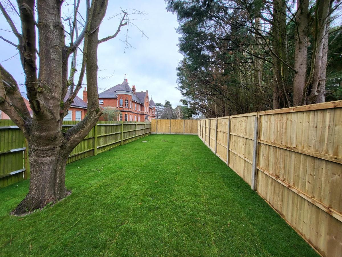 Sands House - Luxury Modern Studios With Secure Parking In Epsom, Surrey エクステリア 写真