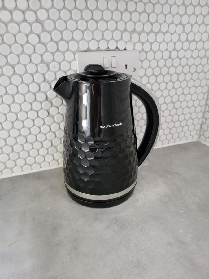 Sands House - Luxury Modern Studios With Secure Parking In Epsom, Surrey エクステリア 写真