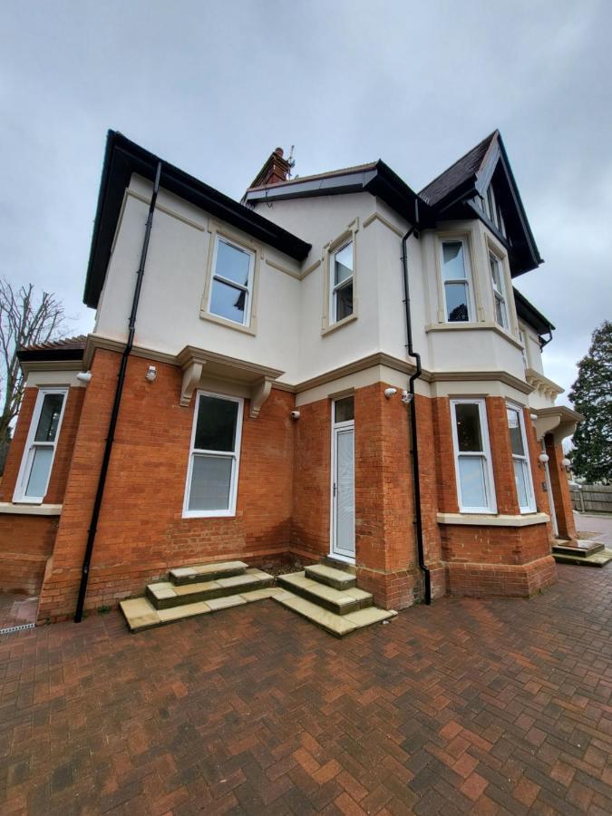Sands House - Luxury Modern Studios With Secure Parking In Epsom, Surrey エクステリア 写真