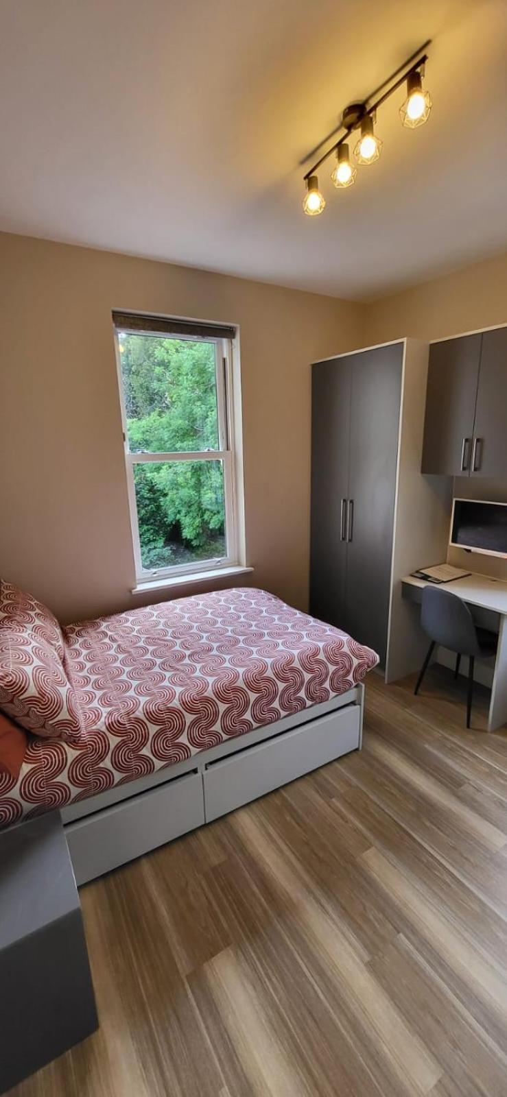 Sands House - Luxury Modern Studios With Secure Parking In Epsom, Surrey エクステリア 写真