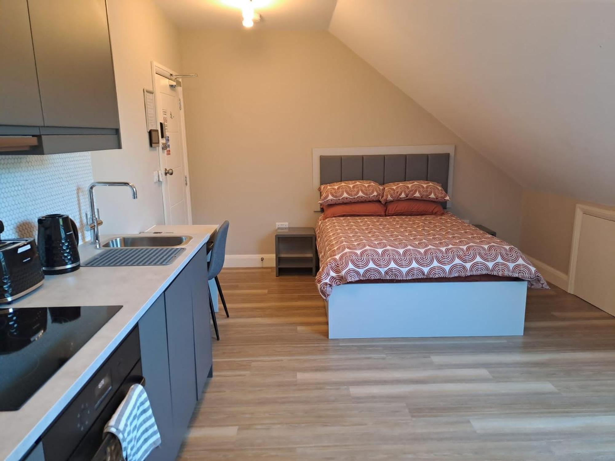 Sands House - Luxury Modern Studios With Secure Parking In Epsom, Surrey エクステリア 写真